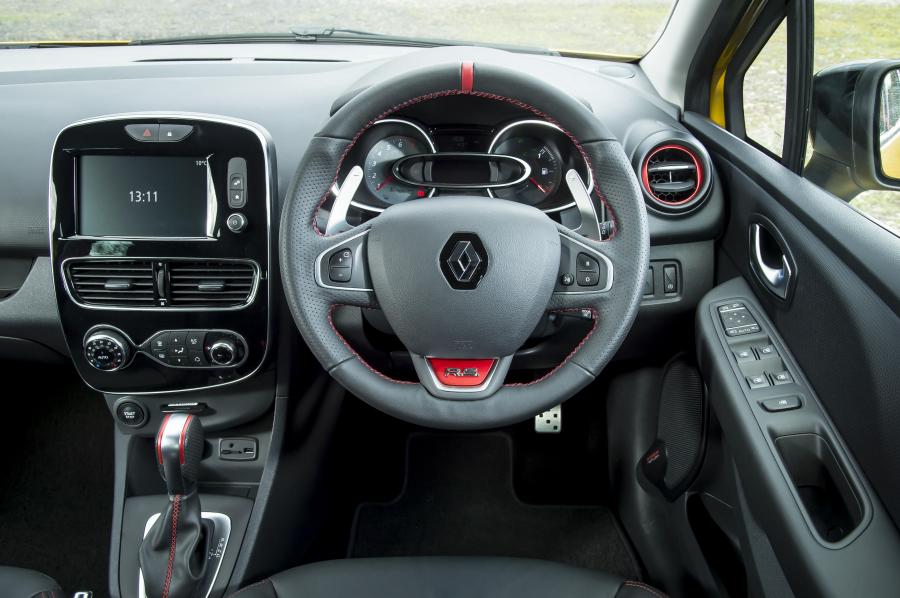 Торпедо Renault Clio R.S. 220 Trophy 2016 года  (UK) (фото 7 из 30)